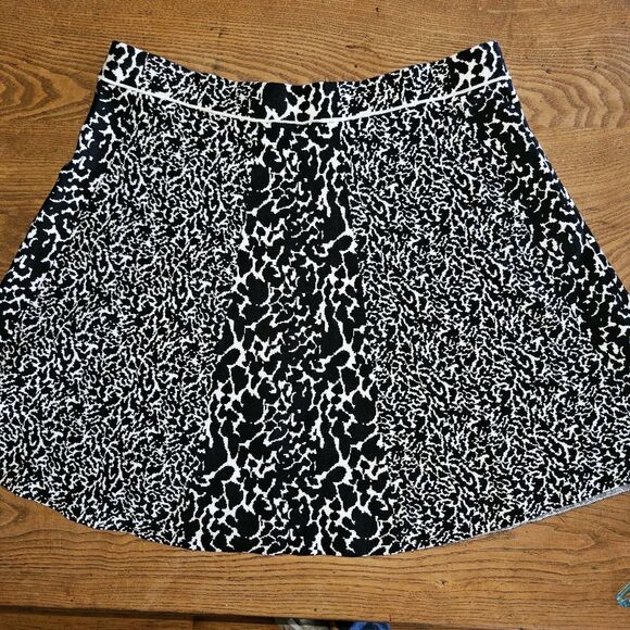 Lane Bryant Plus Skater Skirt 18/20 Stretch A-Line Black White Knit Pull-On - Picture 3 of 7